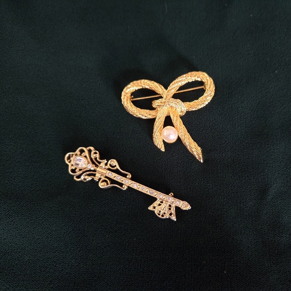 Vintage Brooches - Picture 1 of 7